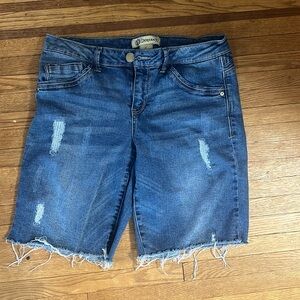 Democracy bermuda shorts with eyelet tie belt